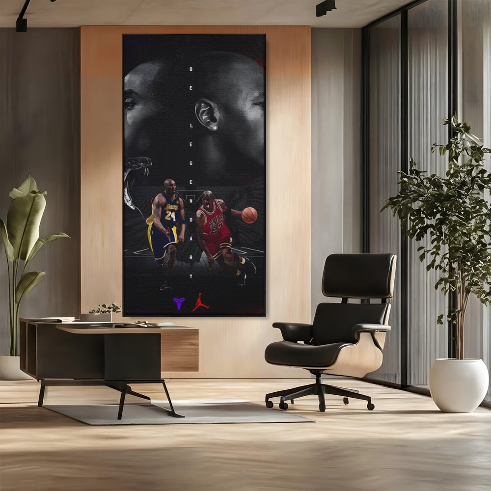 Tablou canvas cu tablou canvas cu michael jordan si kobe bryant, in rama de aluminiu negru, pe perete intr-un birou